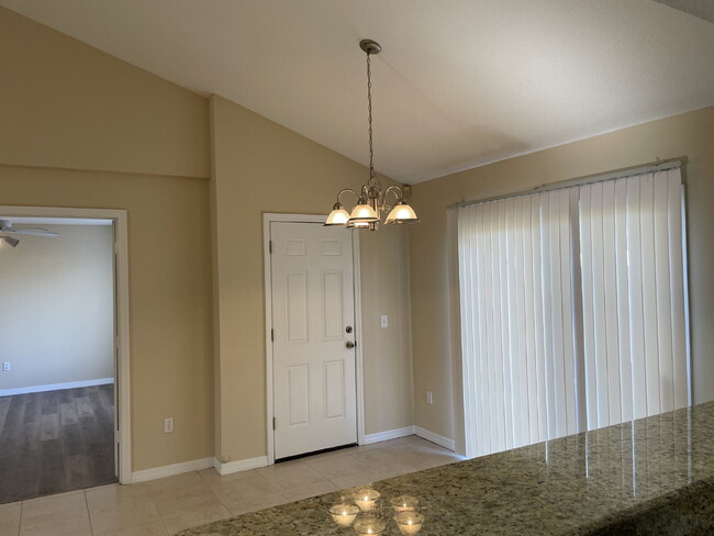 Building Photo - "Charming 4-Bed, 2-Bath St. Cloud Gem with...