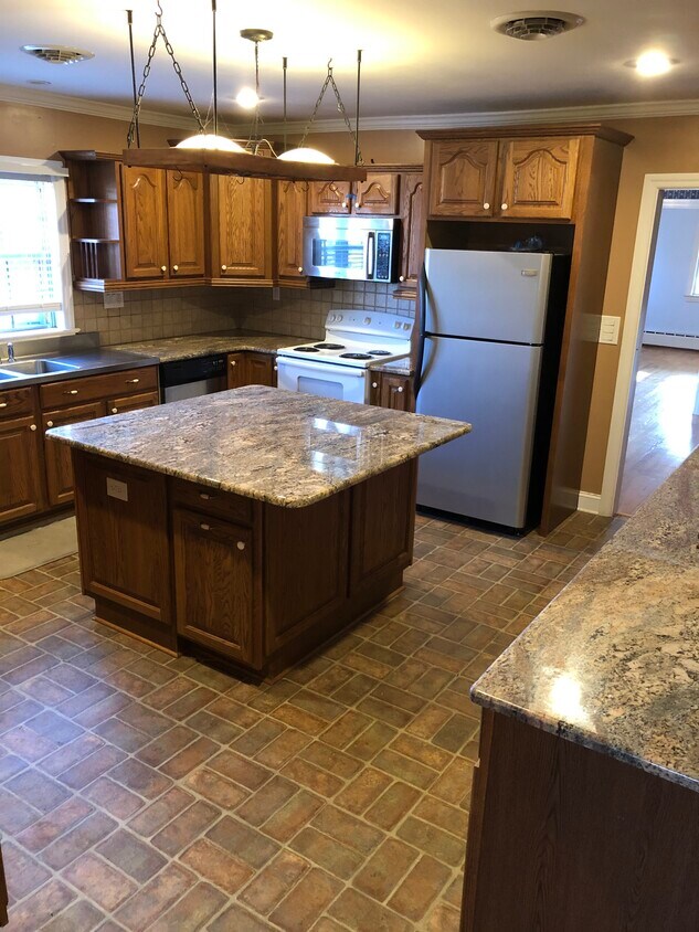 290 W Ridge St, Wytheville, VA 24382 House Rental in Wytheville, VA