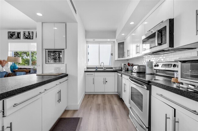 Foto del edificio - 50 Ocean Ln Dr