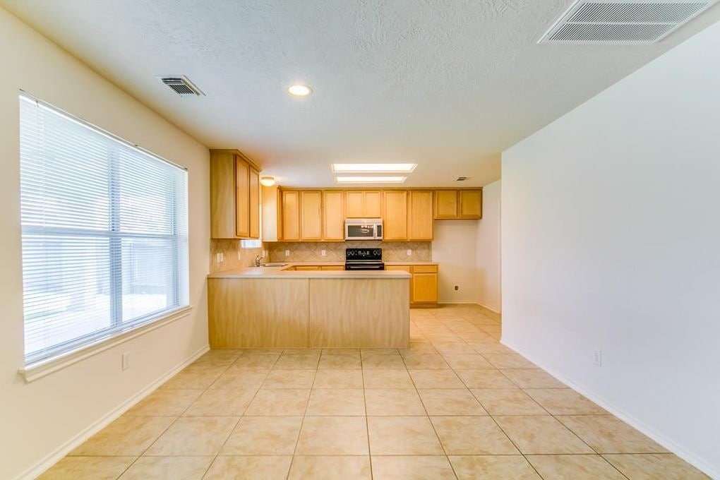 Open kitchen - 8310 CORIANDER LN