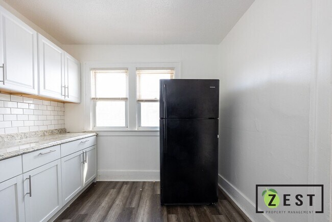 Building Photo - 90 Catherine St