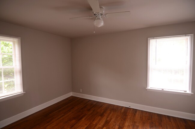 Foto del edificio - 1657 Cedar Ave
