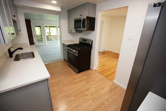 Kitchen - 1213 Monongahela Blvd