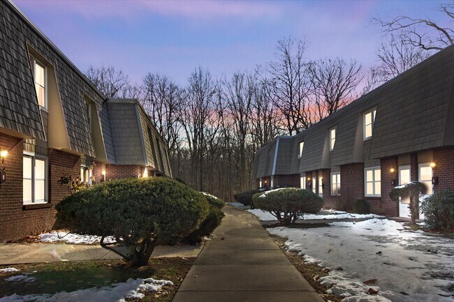 Building Photo - 67 Dover Ct