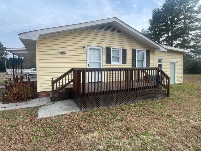 Building Photo - Ranch Located in the Heart of Dunn