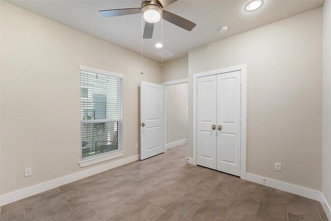 Building Photo - 5623 Kansas St