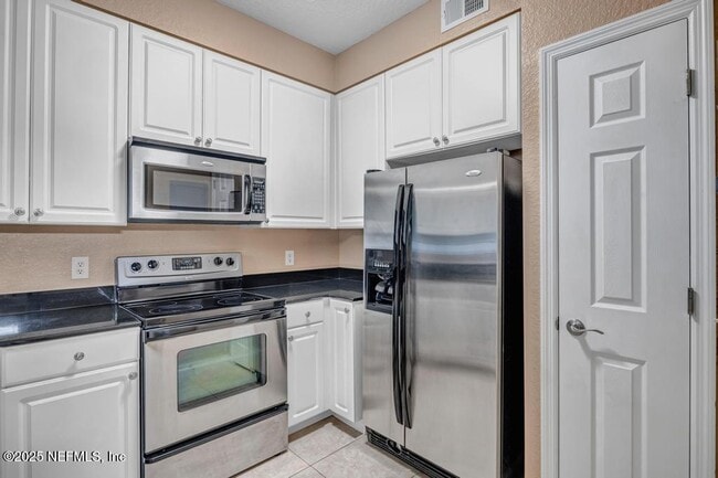 Foto del edificio - 8539 Gate Pkwy W