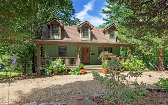 Building Photo - 284 Wilson Dr