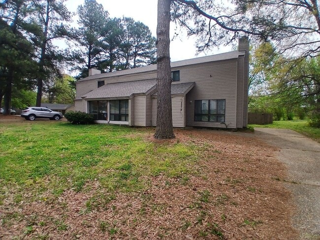 Photo - Newly Refreshed 3 bedroom 2 bath Duplex - Open To Section 8 House