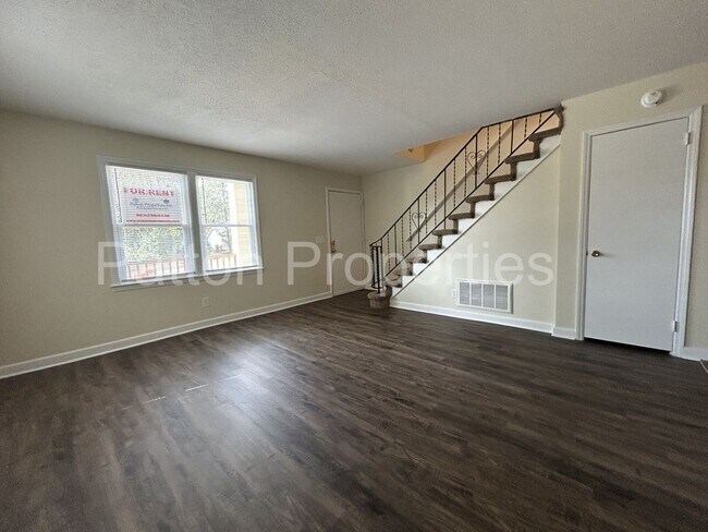 Foto del edificio - 7034 Fairmont Rd