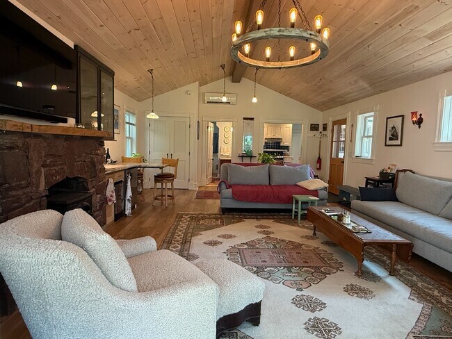 Foto del edificio - 61 Mansfield Ave