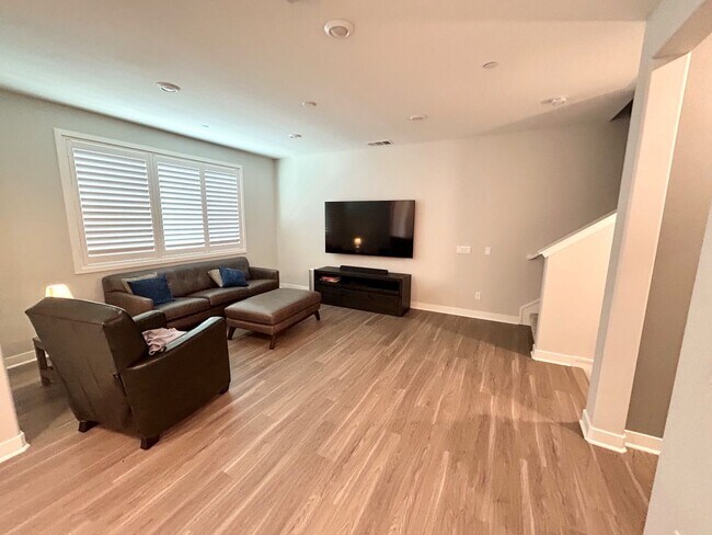 Building Photo - Stunning two bedroom townhome in desirable...