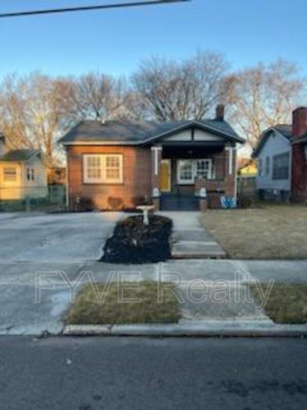 Primary Photo - 2327 Woodbine Ave