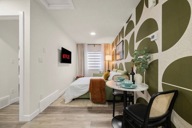 Photo du bâtiment - 10749-10773 73 Ave NW