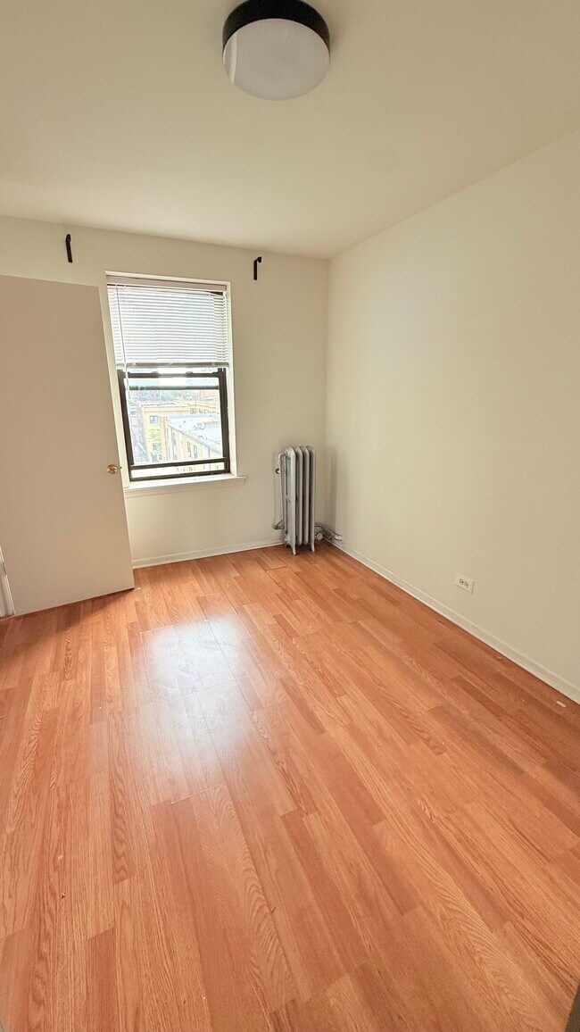 Foto del edificio - 3933 N Clarendon Ave