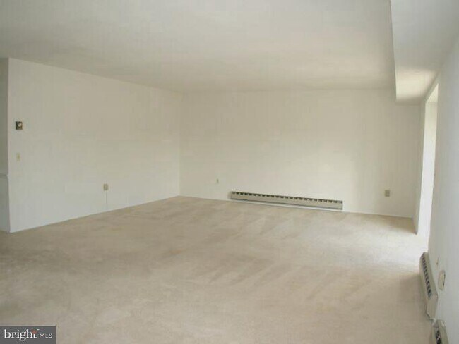 Building Photo - 15101 Glade Dr