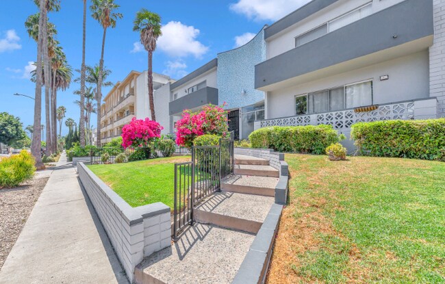 Foto del edificio - 545 N Hayworth Ave