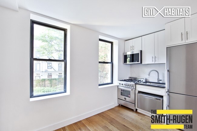 Building Photo - 333 E 5th St