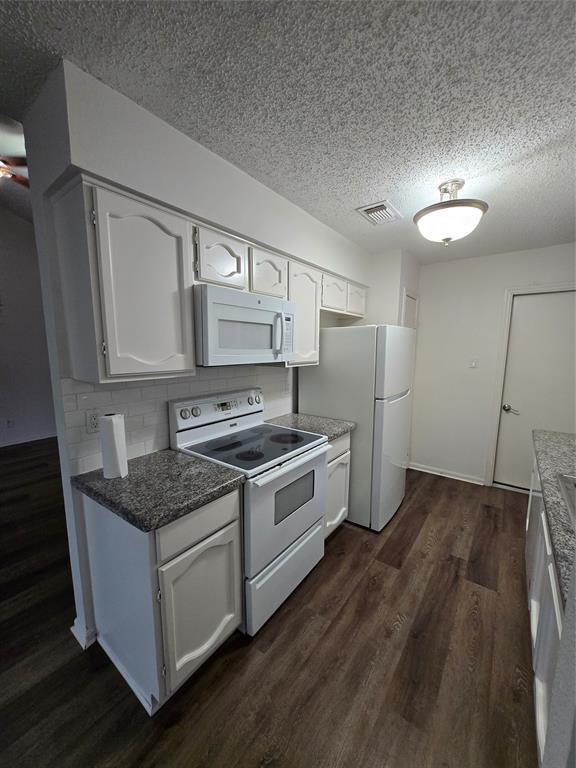 Foto del edificio - 5006 Birchmont Dr