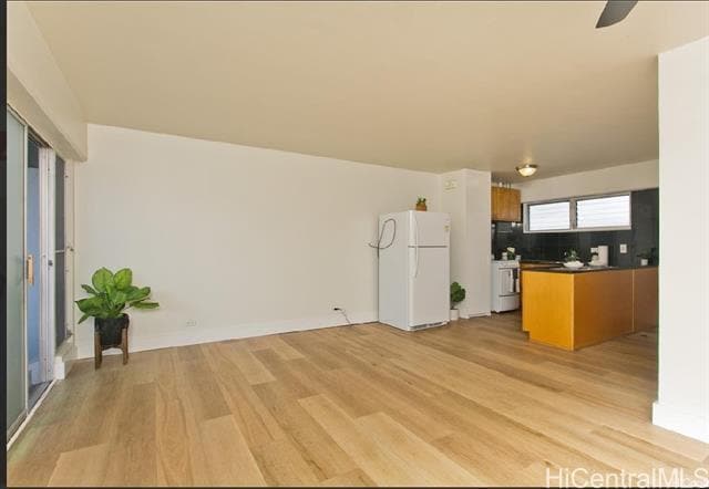 Building Photo - 909 University Ave