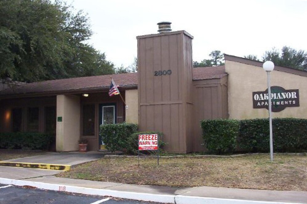 Foto del edificio - Oak Manor Apartments