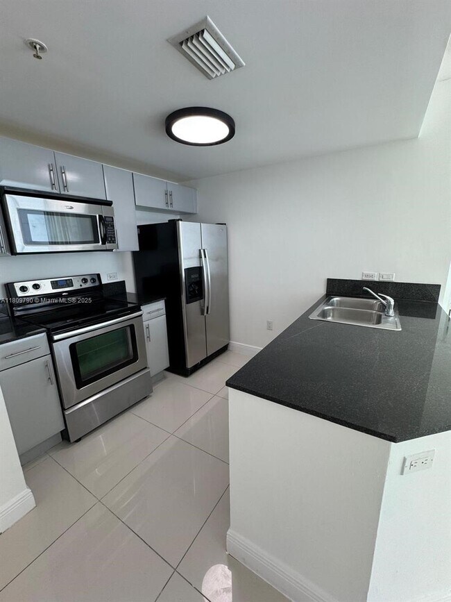 Foto del edificio - 1871 NW S River Dr