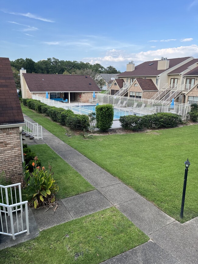 Pool Area 1 - 5001 Grande Dr