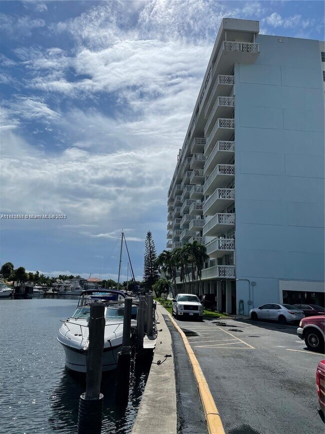 Building Photo - 13155 Ixora Ct