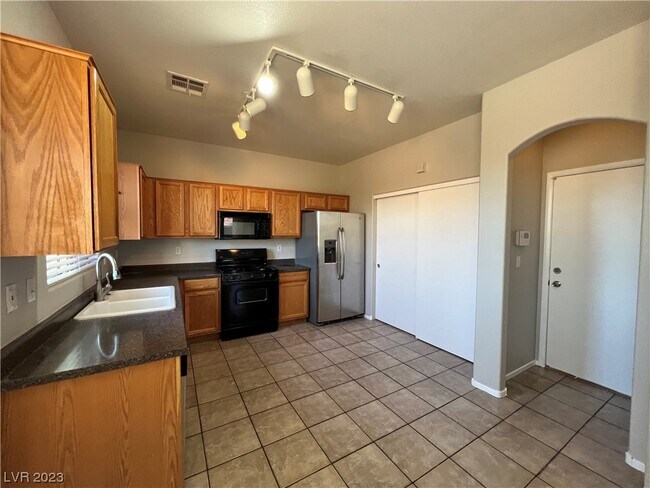 Foto del edificio - 4825 Sparkling Sky Ave