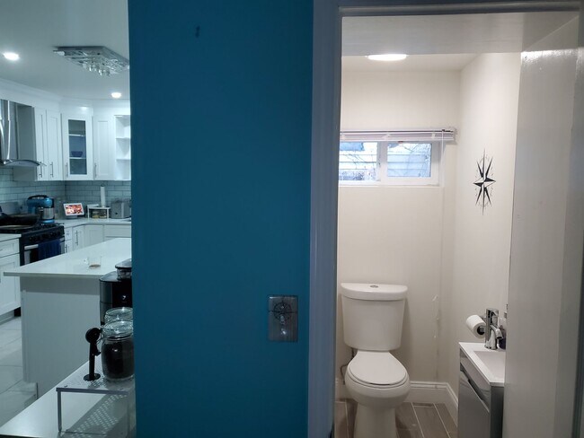 Building Photo - Recently Renovated 3-Bedroom Townhouse in ...