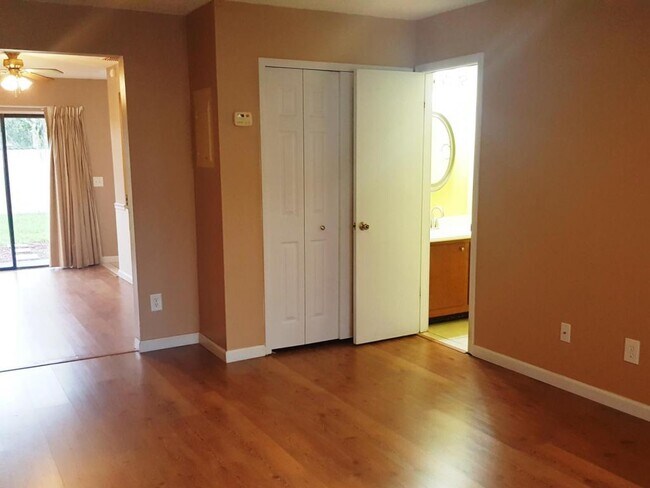 Building Photo - 604 Casa Park Ct #A