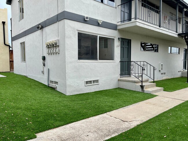 Foto del edificio - 2BD 1BA Apt Next to USD - Spacious Downstairs Unit, Pet Friendly, 1 Parking Space, No Carpet
