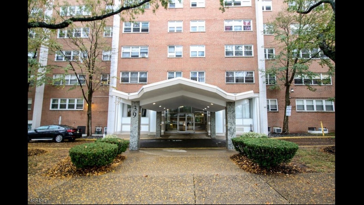 39 E 39th St, Paterson, NJ 07514 Condo for Rent in Paterson, NJ