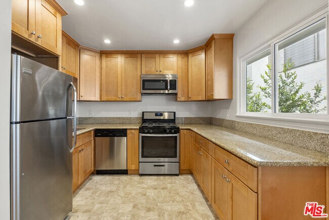 Foto del edificio - 1235 N Harper Ave