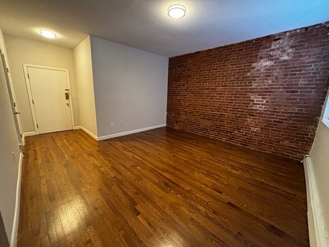 Building Photo - 15 Stearns Rd