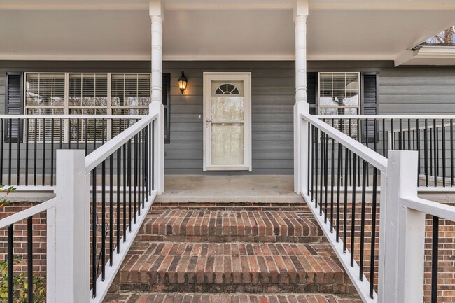 Building Photo - Clinton 37716 - 3 bedroom, 2 bath  home - ...