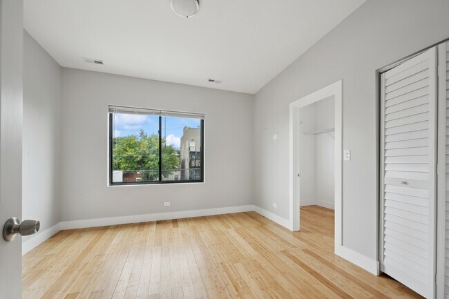 Building Photo - 2526 W Lexington St
