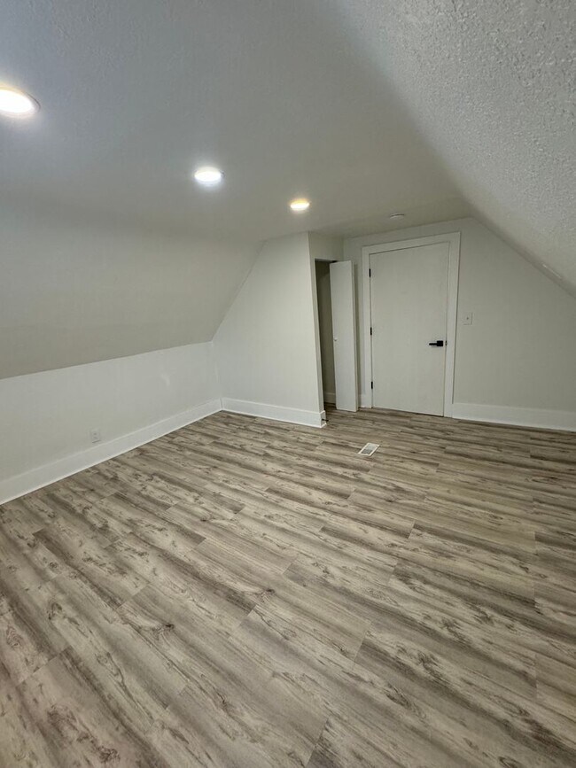 Foto del edificio - Discover Your Dream Home in Historic Brewers Hill!