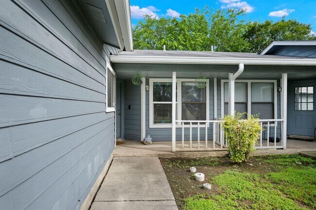 Building Photo - 8317 Forest Ridge Dr