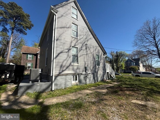 Building Photo - 808 Winston Ave
