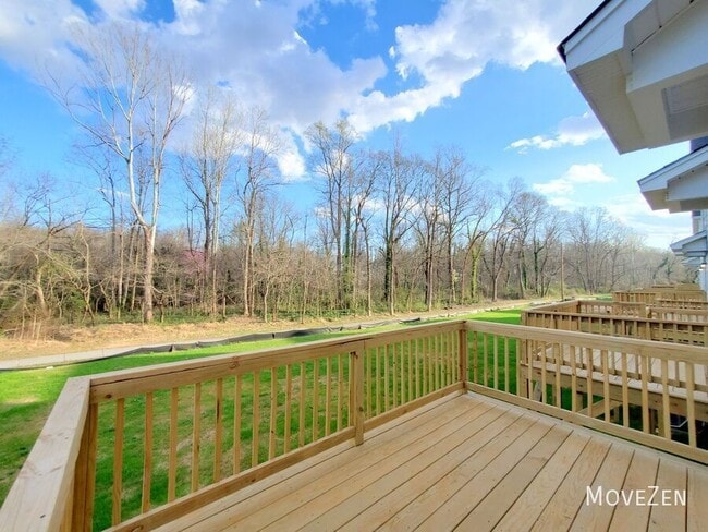 Foto del edificio - 275 Vanderbilt Rd