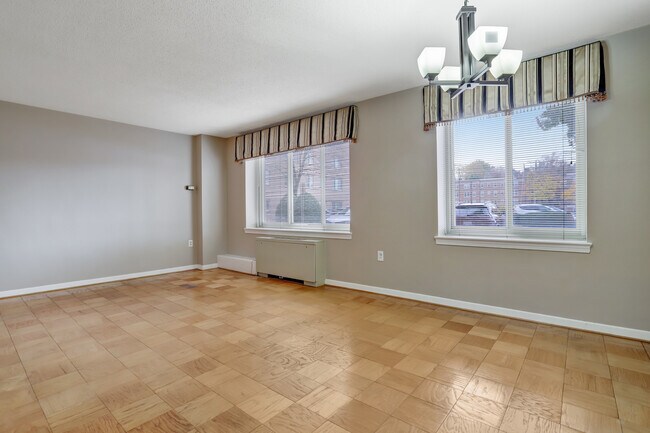 Foto del edificio - 3000 Spout Run Pkwy