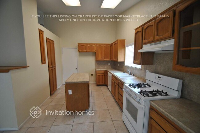 Foto del edificio - 949 N Forest Ave