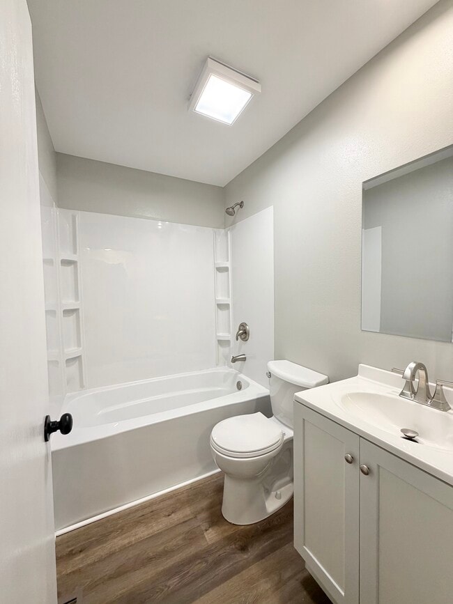 Baño delantero - 1122 Kingsley Dr