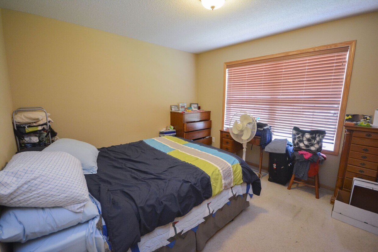 Foto principal - 2br townhouse near many shopping & dining ...