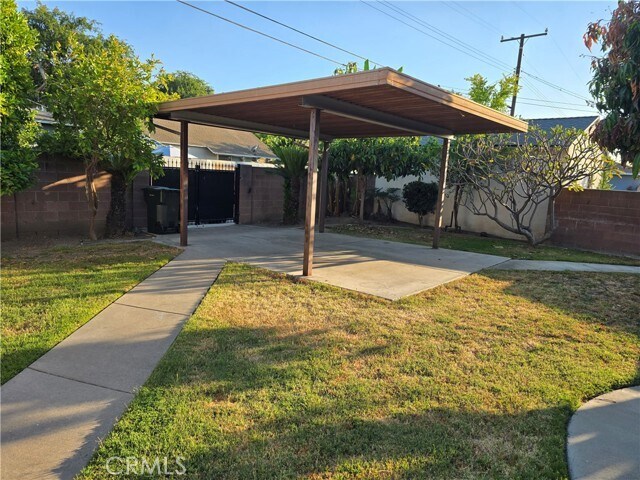 Foto del edificio - 706 W Orangethorpe Ave