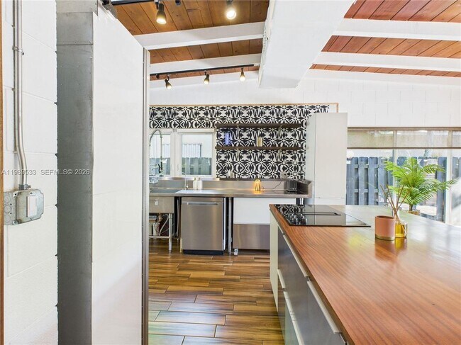 Foto del edificio - 1632 SW 28th Ave