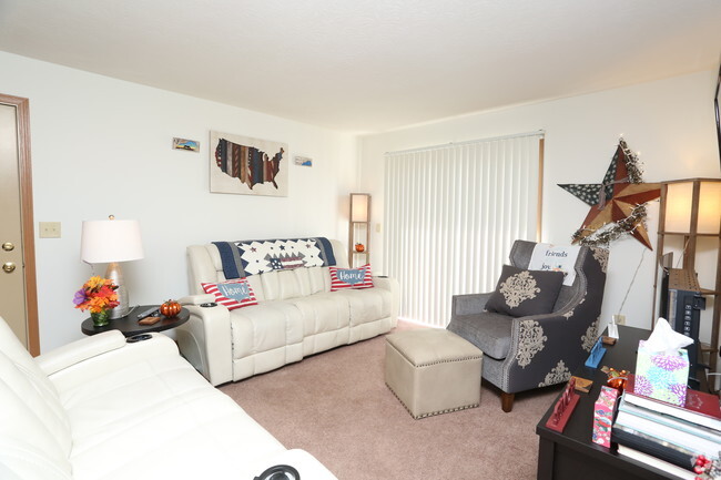 2BR, 1BA - 960 SF - Living Room - Breckenridge Estates Apartments