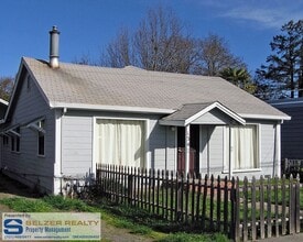 Building Photo - 134 Franklin Ave