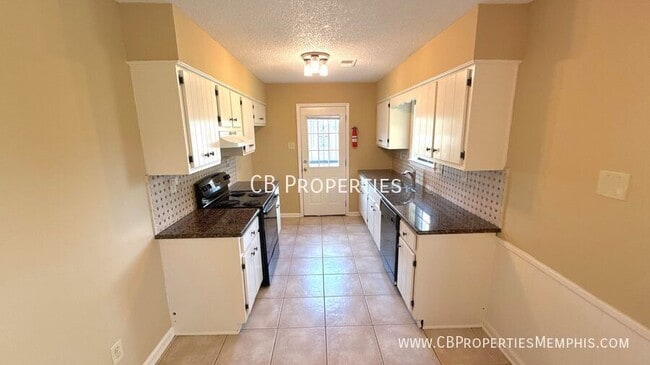 Building Photo - 6224 Skylight Dr